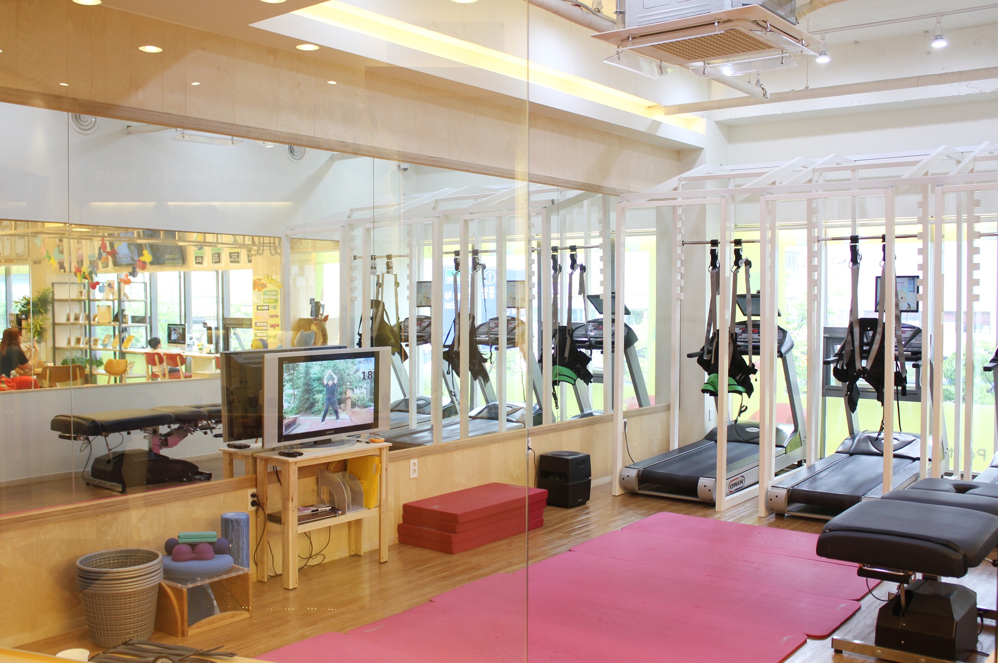 성장판 자극, 균형잡힌 체형 형성 등 성장을 위한 치료 공간입니다.