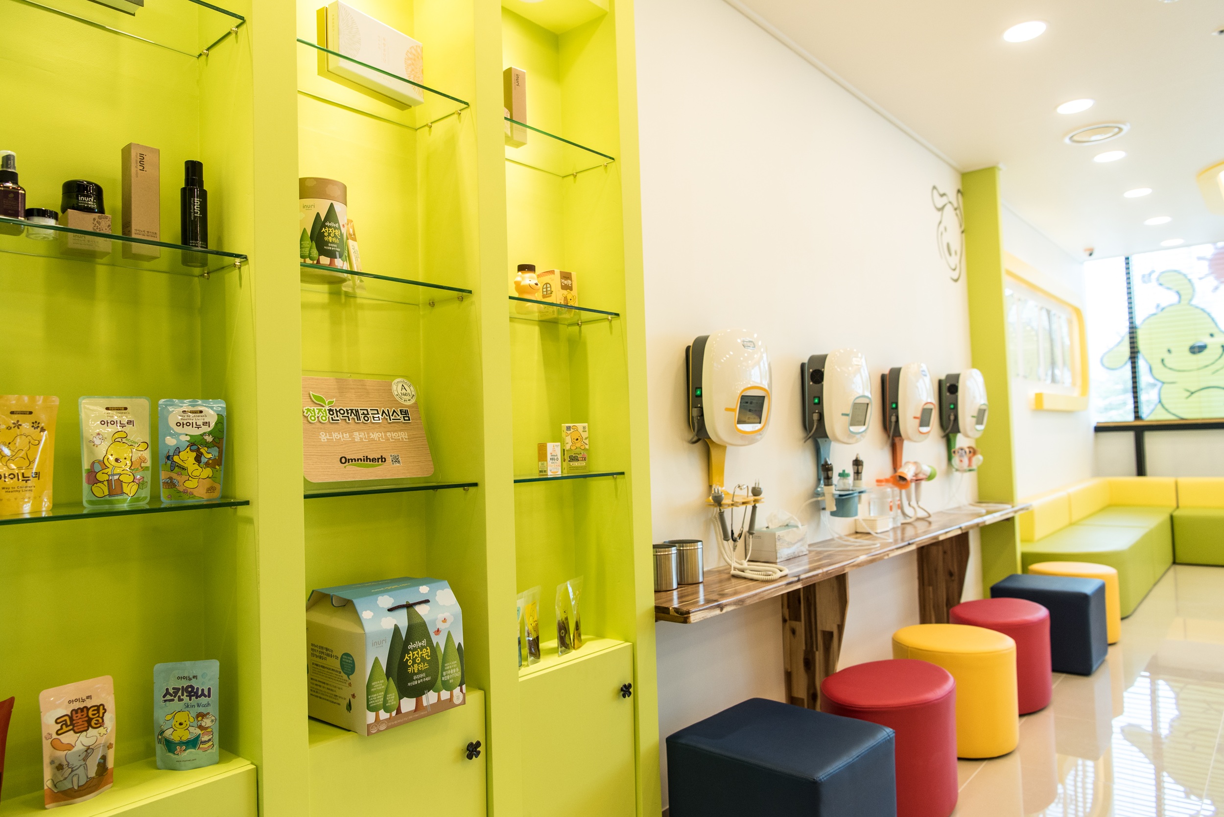 아이들의 숨이 편안해질 수 있도록 호흡기 치료가 진행되는 공간입니다.