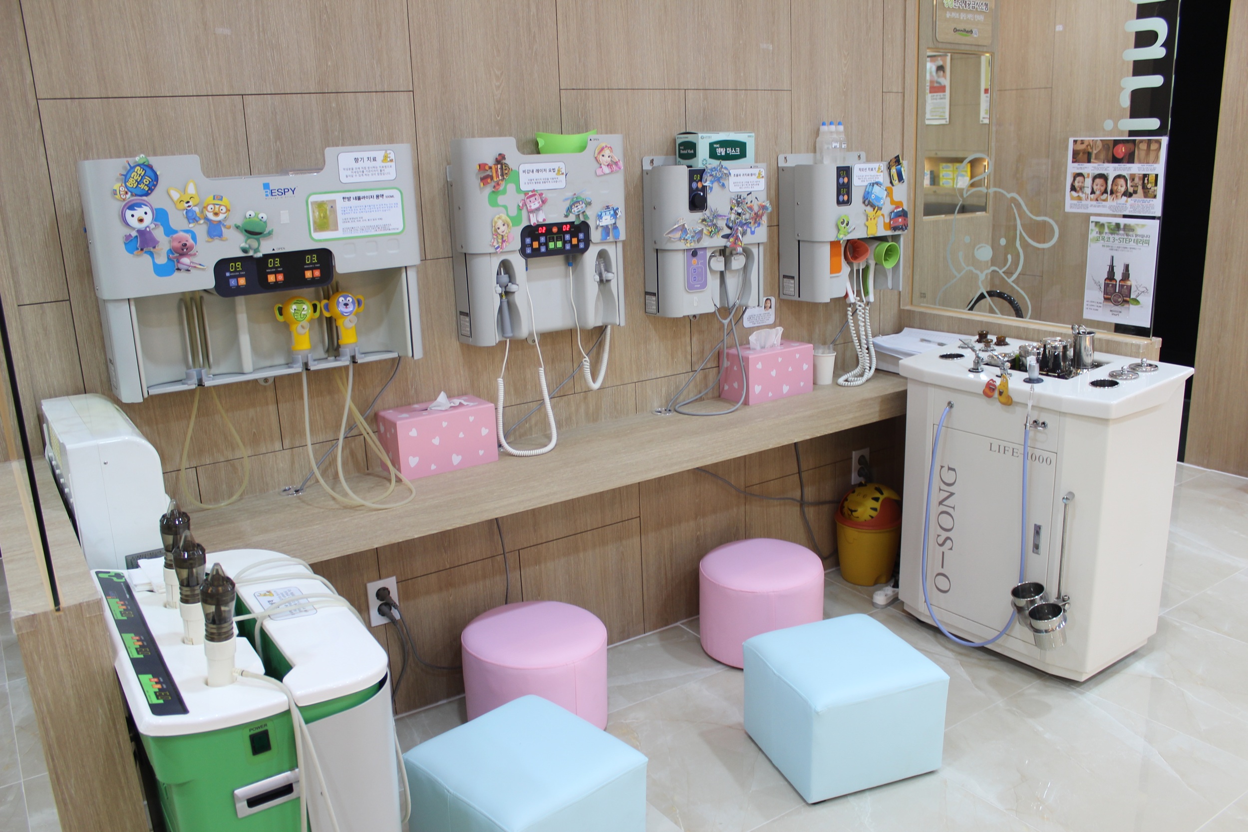 아이들의 숨이 편안해질 수 있도록 호흡기 치료가 진행되는 공간입니다.