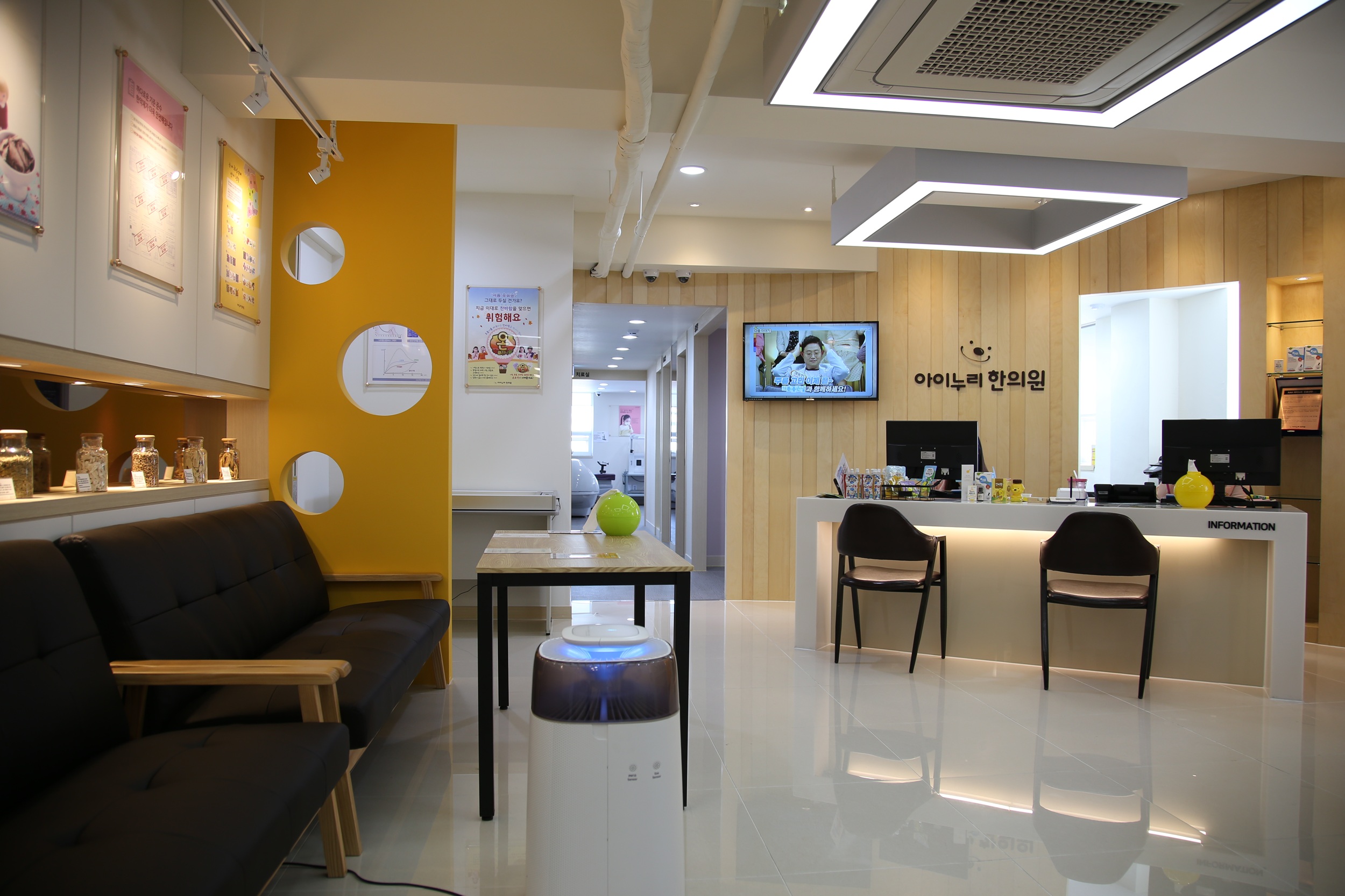진료 전까지 쾌적하게 기다릴 수 있도록 마련된 공간입니다.