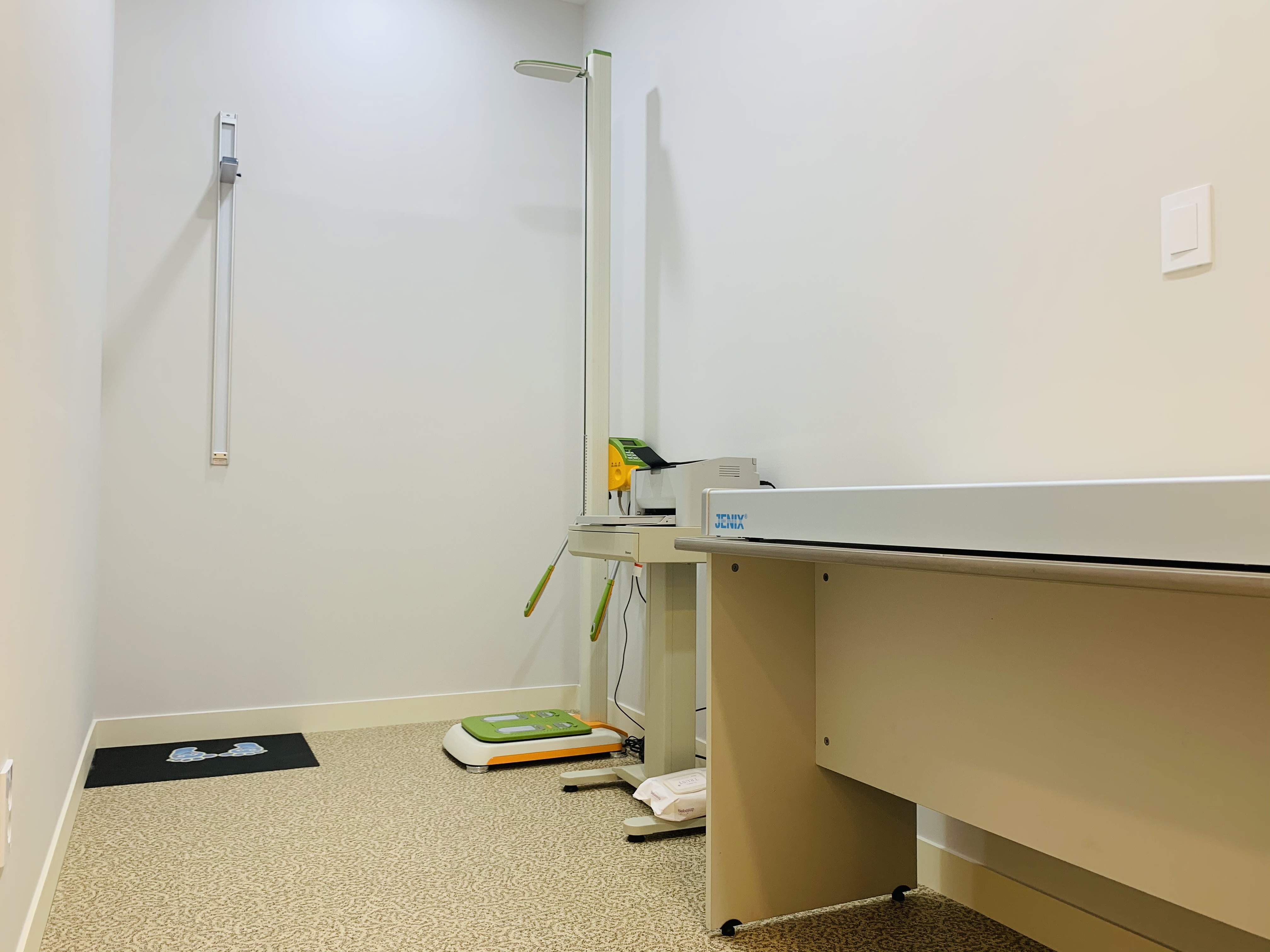 아이의 성장 상태 등을 확인하기 위한 검진이 진행되는 공간입니다.