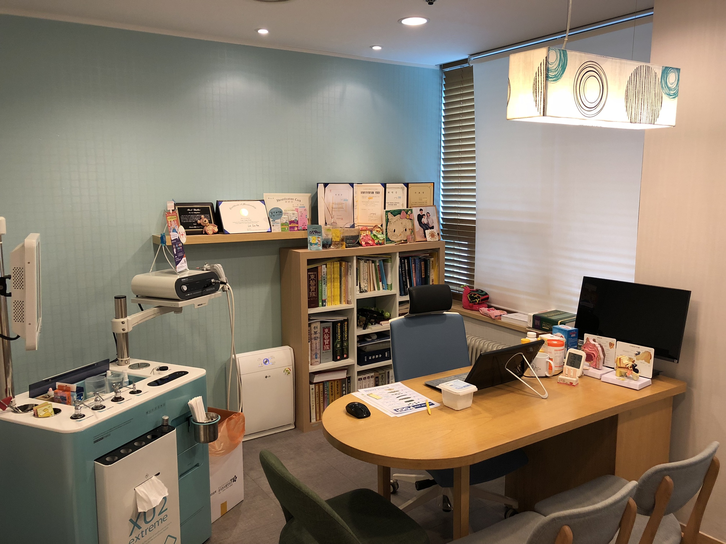 아이의 작은 변화까지 놓치지 않는 세심한 진료가 시작되는 공간입니다.