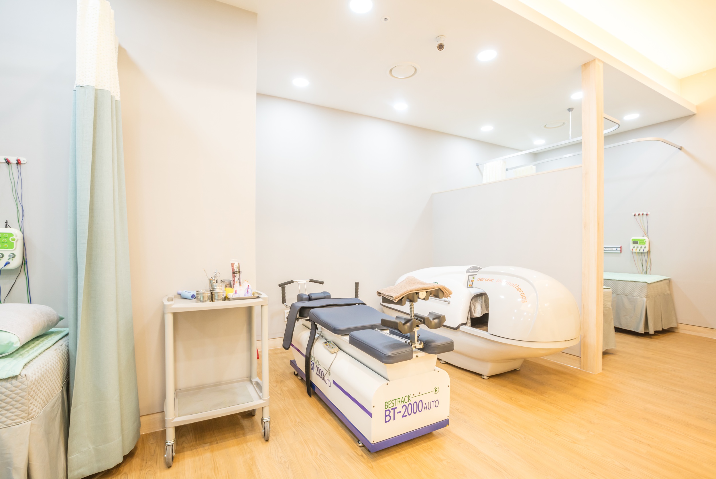 아이의 성장부터 통증, 바른 체형 교정까지 세심하게 치료하는 공간입니다.