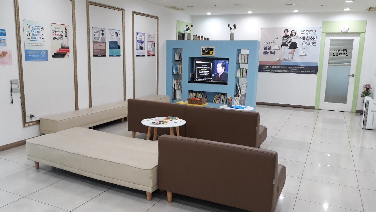 진료 전까지 쾌적하게 기다릴 수 있도록 마련된 공간입니다.