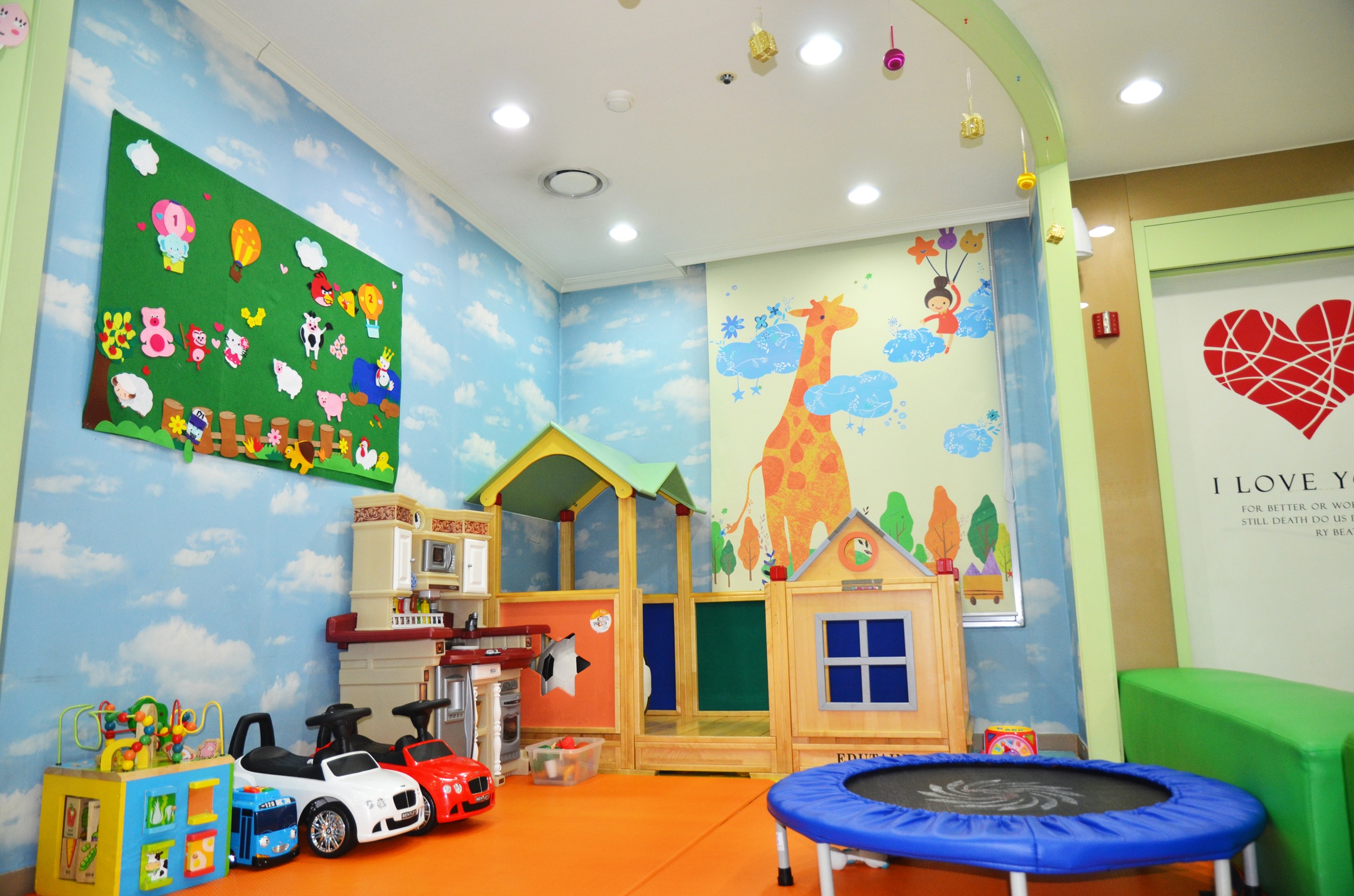 아이들의 기다림이 지루하지 않도록 마련된 공간입니다.