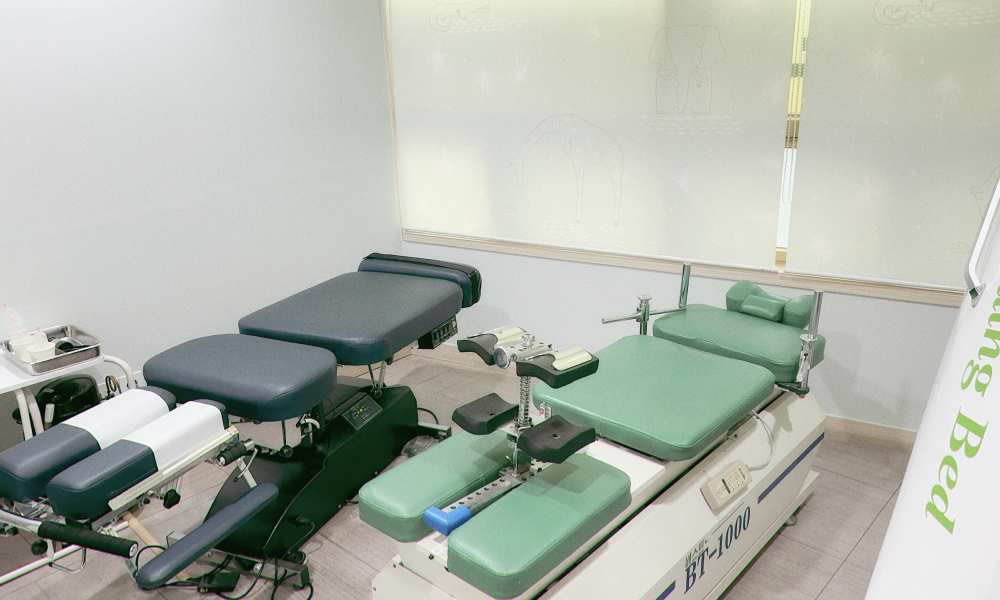 아이의 성장부터 통증, 바른 체형 교정까지 세심하게 치료하는 공간입니다.