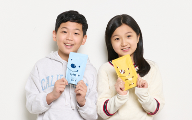 아이누리 한약을 들고있는 어린이 둘